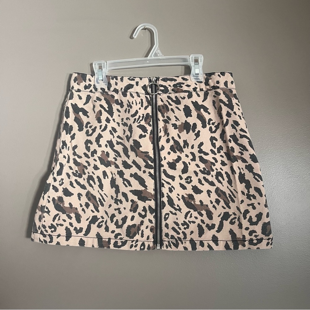 Leopard Print Mini Skirt with Front Zipper Forever 21